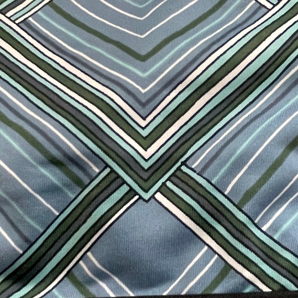 Victoria's Secret VSX Wireless Strappy Back Sports Bra Size Small Green Geo - Picture 2 of 5